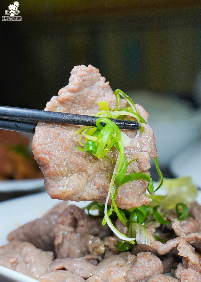 品粵小館 聚餐 聚餐 螃蟹 家庭聚會 捷運 巷弄 合菜 港粵 高雄必吃