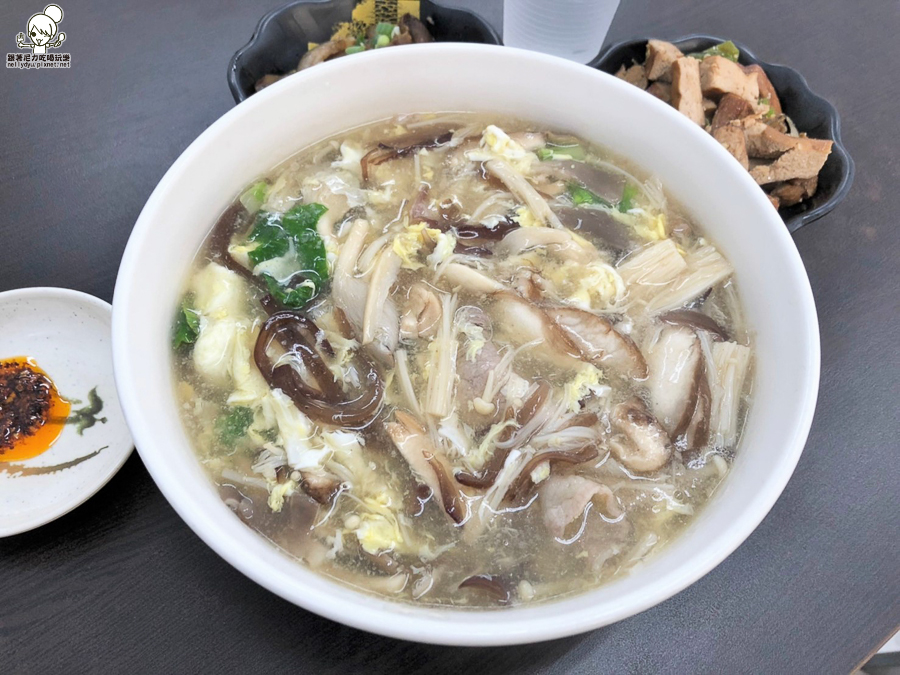 後驛美食推薦 簡媽麵食館 麵食 高雄 小吃 巷弄 上班族 愛河之心 滷味 牛肉麵 