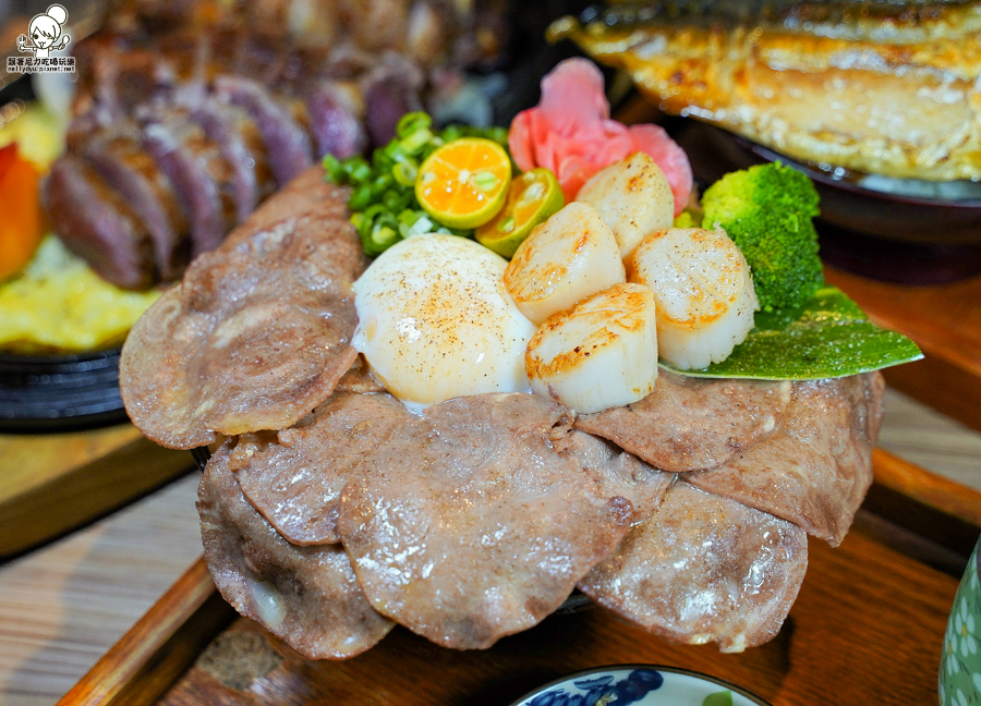 高雄聚餐 約會 肉肉控 美食 鬥牛士 好吃 家庭聚會 丼飯 牛肉