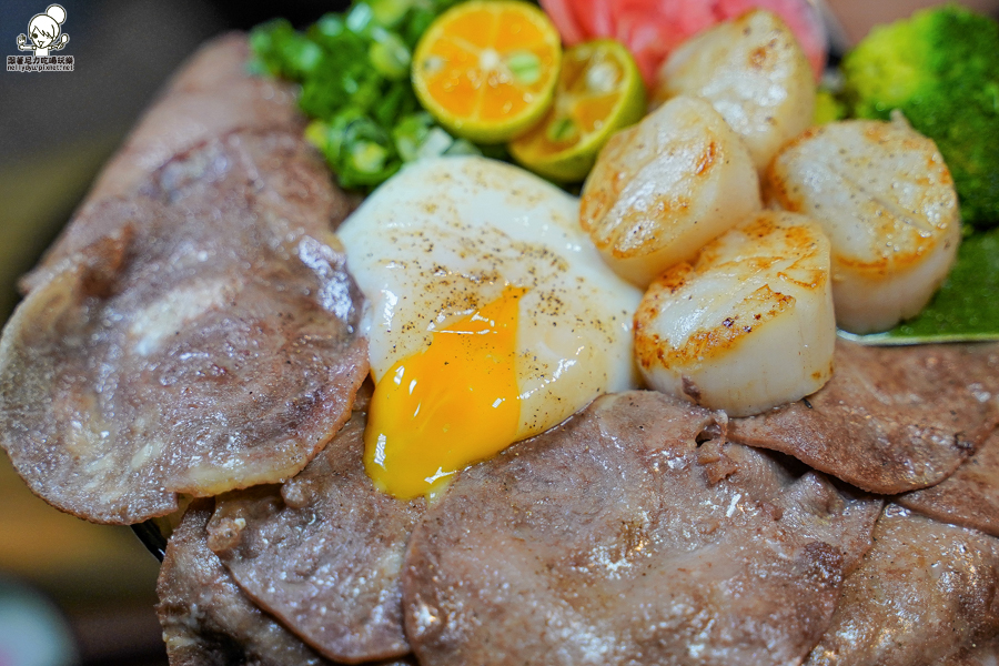 高雄聚餐 約會 肉肉控 美食 鬥牛士 好吃 家庭聚會 丼飯 牛肉