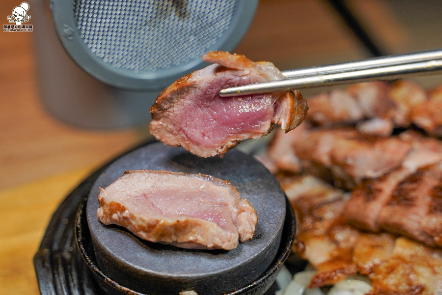 高雄聚餐 約會 肉肉控 美食 鬥牛士 好吃 家庭聚會 丼飯 牛肉