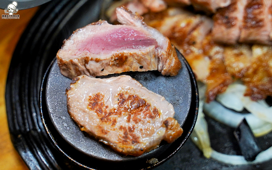 高雄聚餐 約會 肉肉控 美食 鬥牛士 好吃 家庭聚會 丼飯 牛肉