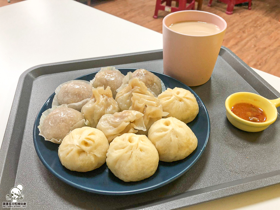 包子叔叔 前金 小吃 小籠包 水晶餃 燒賣 台式 小吃 高雄美食 老字號