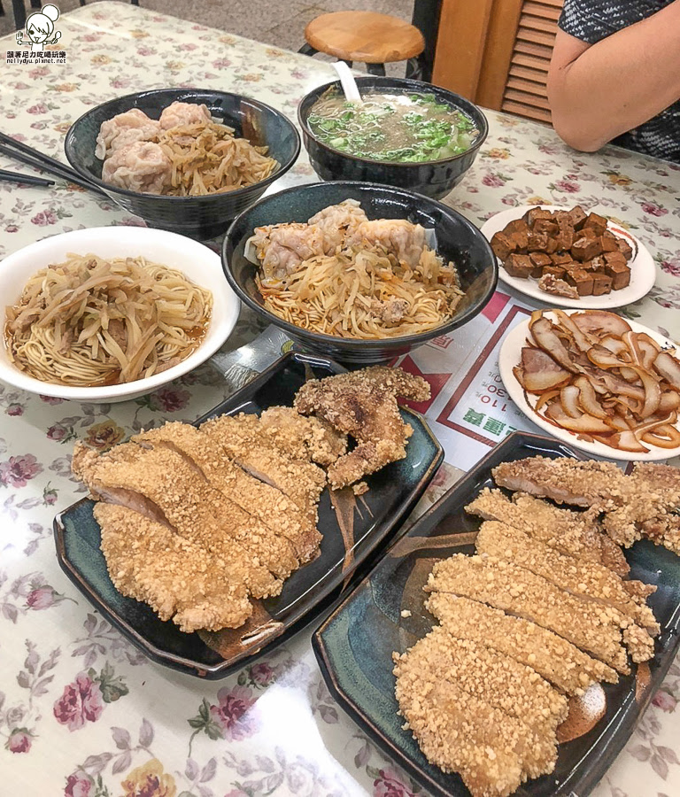 巨揚 餛飩 大餛飩 溫州 高雄美食 麵食 榨菜 麵 必吃 老字號
