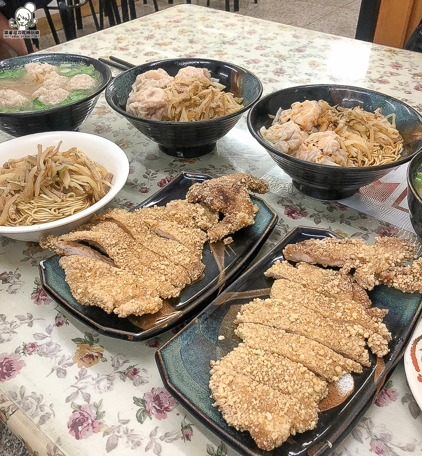 巨揚 餛飩 大餛飩 溫州 高雄美食 麵食 榨菜 麵 必吃 老字號