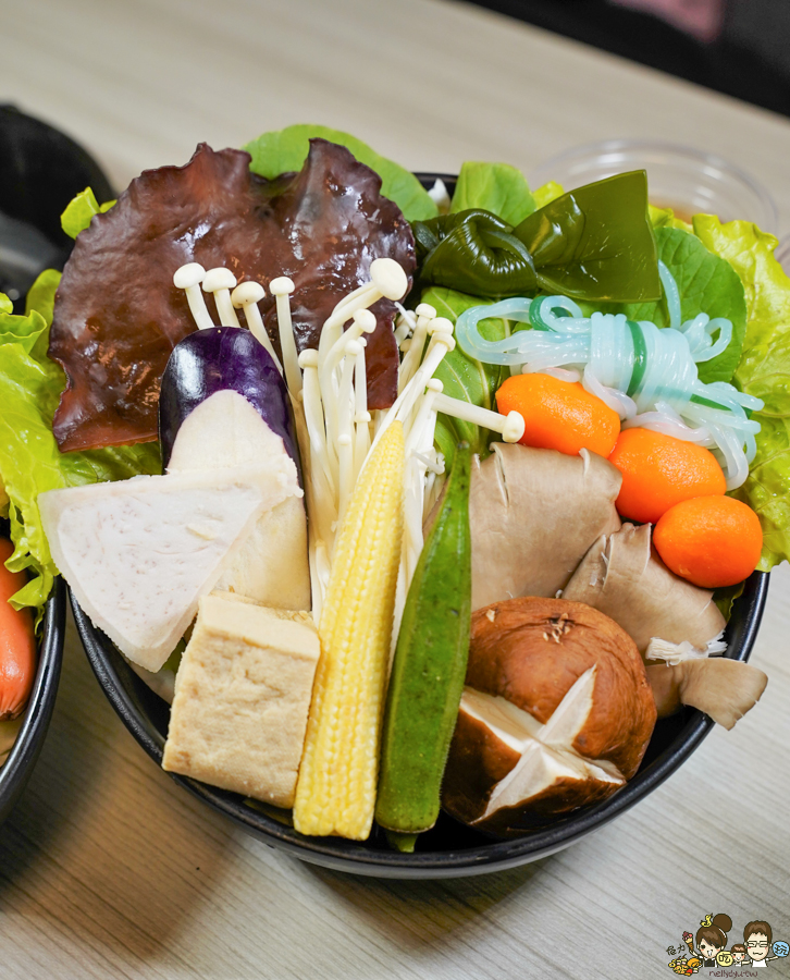 花見川 百元鍋物 個人鍋 火鍋 痛風鍋 優惠 高雄必吃 高雄美食 高雄火鍋