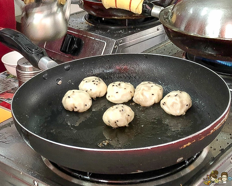 生煎湯包 小籠包 熱河美食 高雄必吃 排隊 湯包 小吃 熱門 老字號