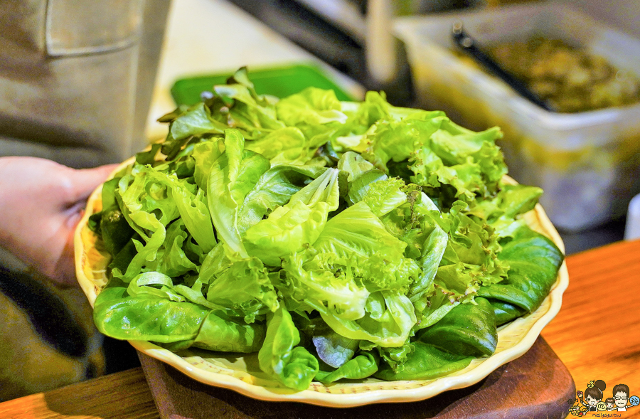 高雄新興區美食 聚餐 約會 燉湯 雞湯 必吃 高雄美食 推薦 新堀江美食