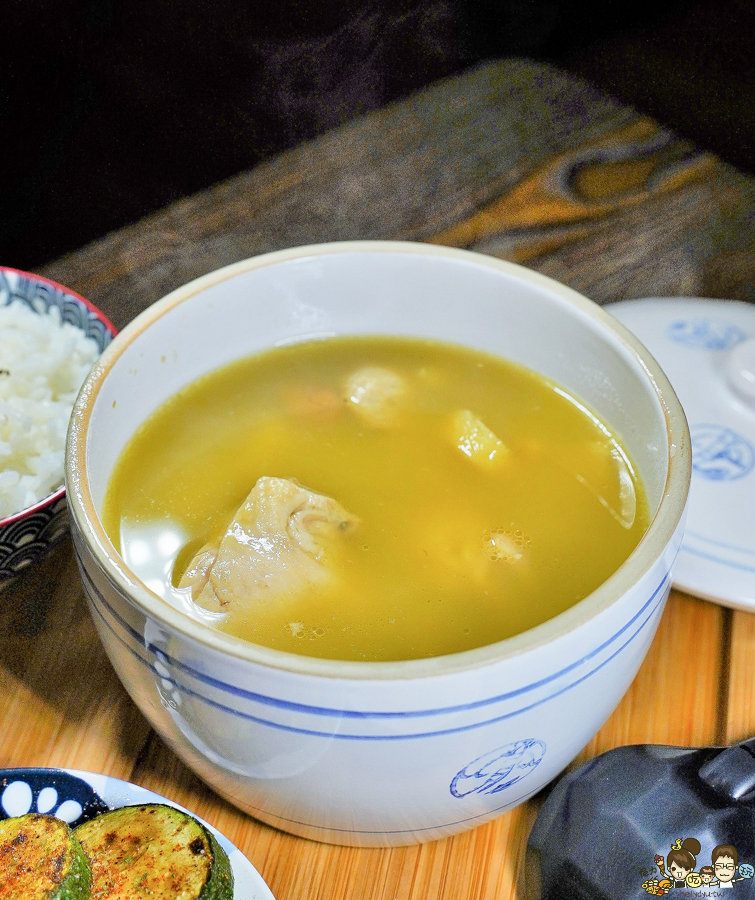 高雄新興區美食 聚餐 約會 燉湯 雞湯 必吃 高雄美食 推薦 新堀江美食