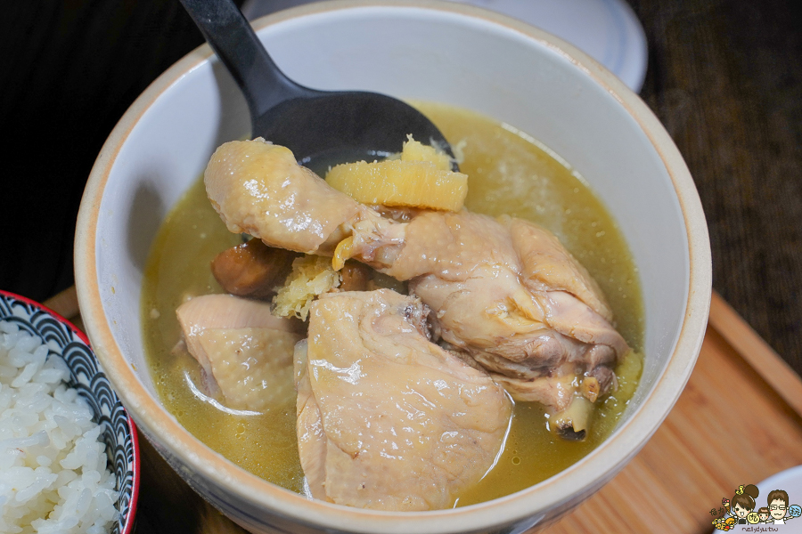 高雄新興區美食 聚餐 約會 燉湯 雞湯 必吃 高雄美食 推薦 新堀江美食