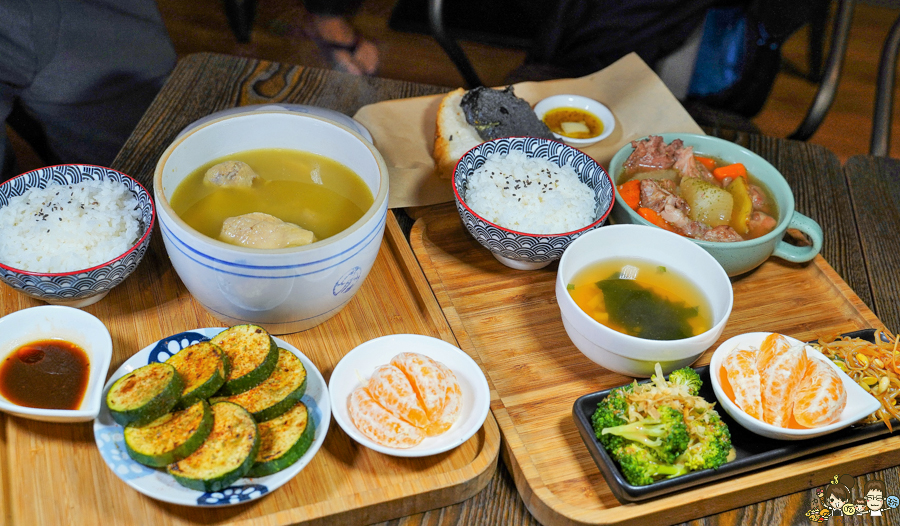 高雄新興區美食 聚餐 約會 燉湯 雞湯 必吃 高雄美食 推薦 新堀江美食