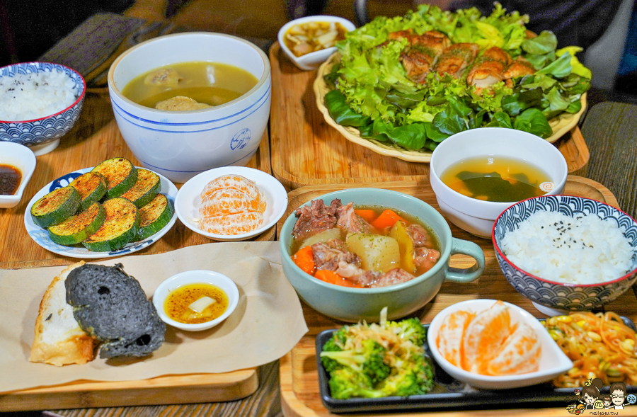 高雄新興區美食 聚餐 約會 燉湯 雞湯 必吃 高雄美食 推薦 新堀江美食