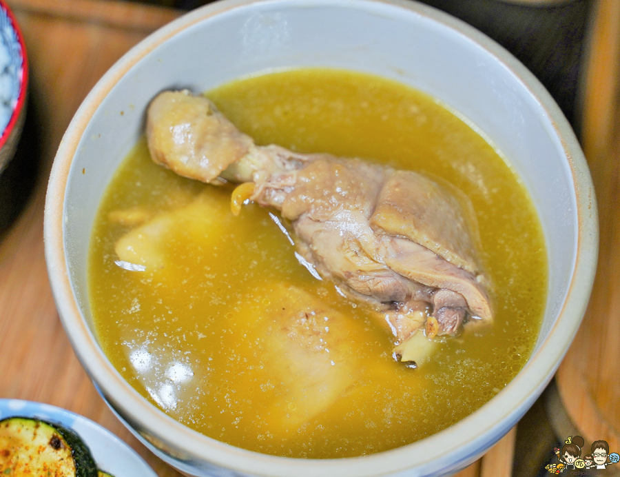 高雄新興區美食 聚餐 約會 燉湯 雞湯 必吃 高雄美食 推薦 新堀江美食