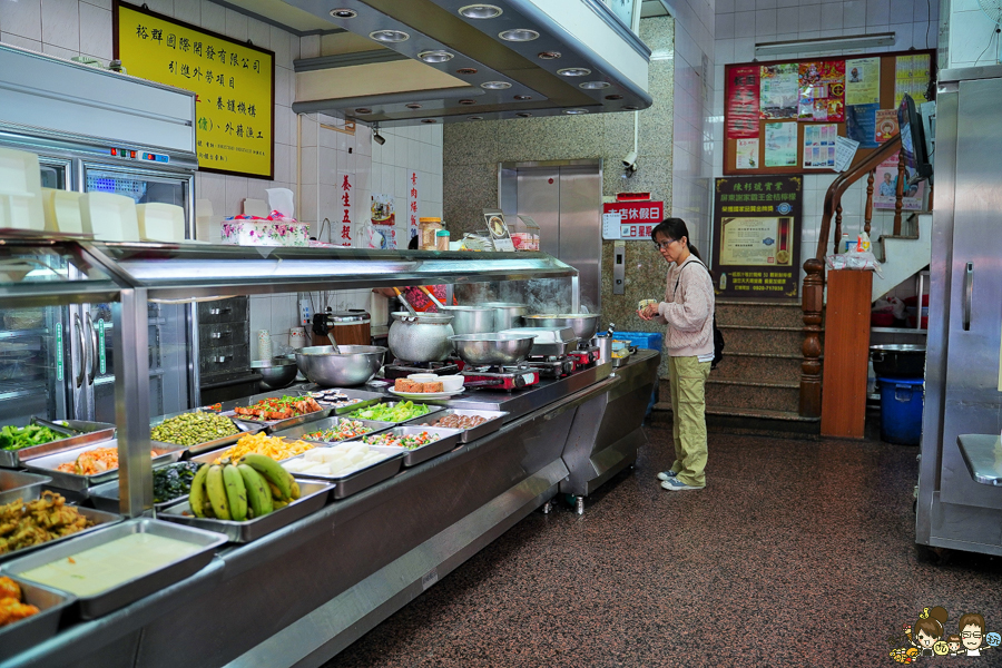 鹽埕老字號 老店 素食 自助餐 在地 高雄美食 推薦 好吃 