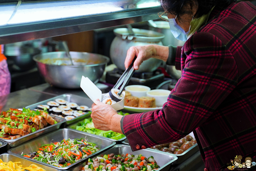 鹽埕老字號 老店 素食 自助餐 在地 高雄美食 推薦 好吃 