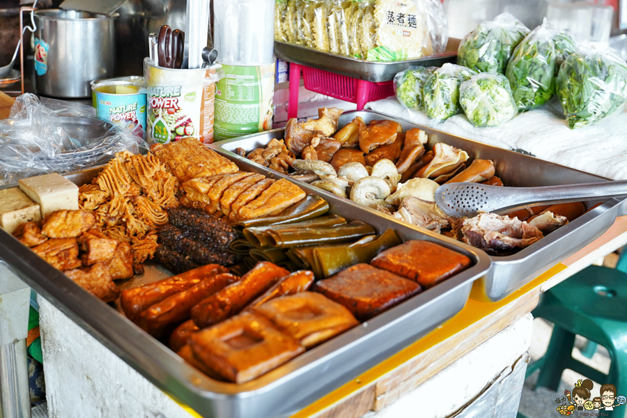 鹽埕小吃 鹽埕美食 必吃 排隊 老字號 特色 獨家 滷味 大禮市場 高雄美食