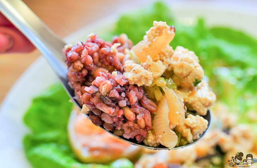 獨家 豆腐飯 好吃 餐盒 健康 低油 開胃 大雞腿排 高雄美食 高雄健康餐盒