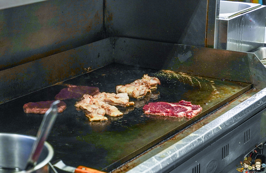 鐵板牛排 高雄美食 楠梓美食 必吃 聚餐 肉肉 肉食 超人氣 排隊