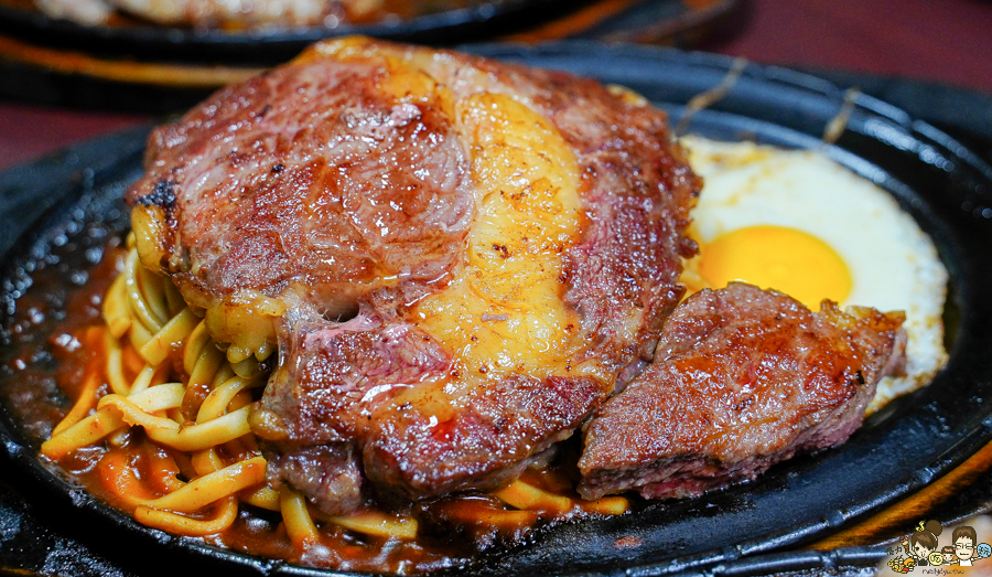 鐵板牛排 高雄美食 楠梓美食 必吃 聚餐 肉肉 肉食 超人氣 排隊