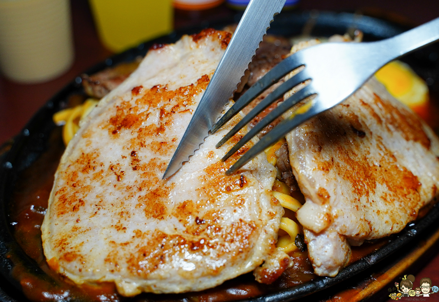 鐵板牛排 高雄美食 楠梓美食 必吃 聚餐 肉肉 肉食 超人氣 排隊