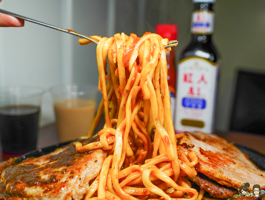 鐵板牛排 高雄美食 楠梓美食 必吃 聚餐 肉肉 肉食 超人氣 排隊