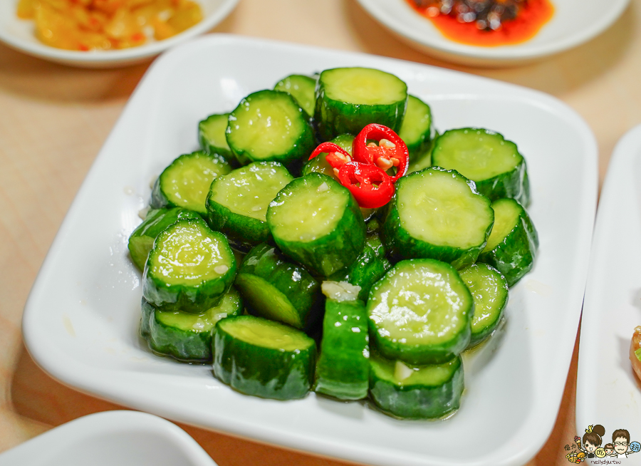 外省麵食 牛肉麵 豬肉麵 蕃茄麵 牛筋 麻辣鴨血 豆腐 高雄必吃美食 排隊