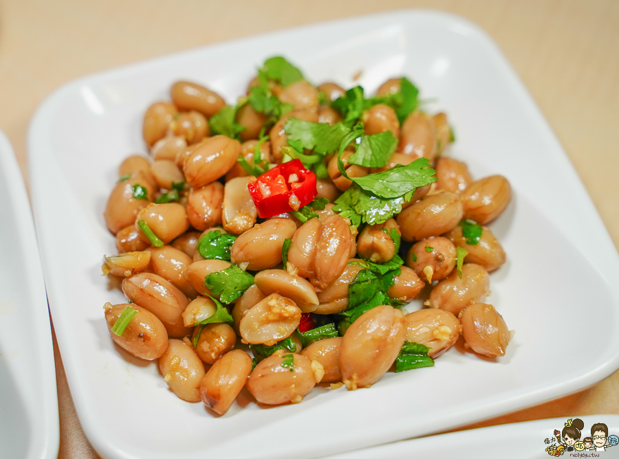 外省麵食 牛肉麵 豬肉麵 蕃茄麵 牛筋 麻辣鴨血 豆腐 高雄必吃美食 排隊