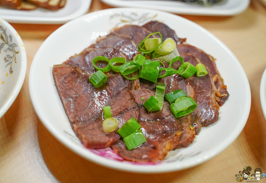 外省麵食 牛肉麵 豬肉麵 蕃茄麵 牛筋 麻辣鴨血 豆腐 高雄必吃美食 排隊