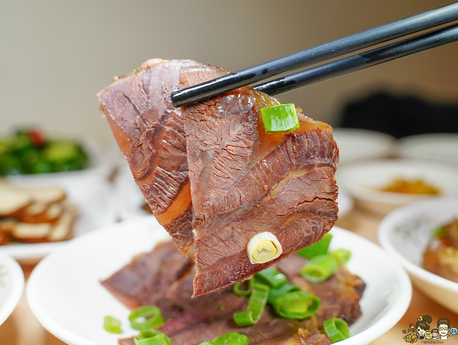 外省麵食 牛肉麵 豬肉麵 蕃茄麵 牛筋 麻辣鴨血 豆腐 高雄必吃美食 排隊