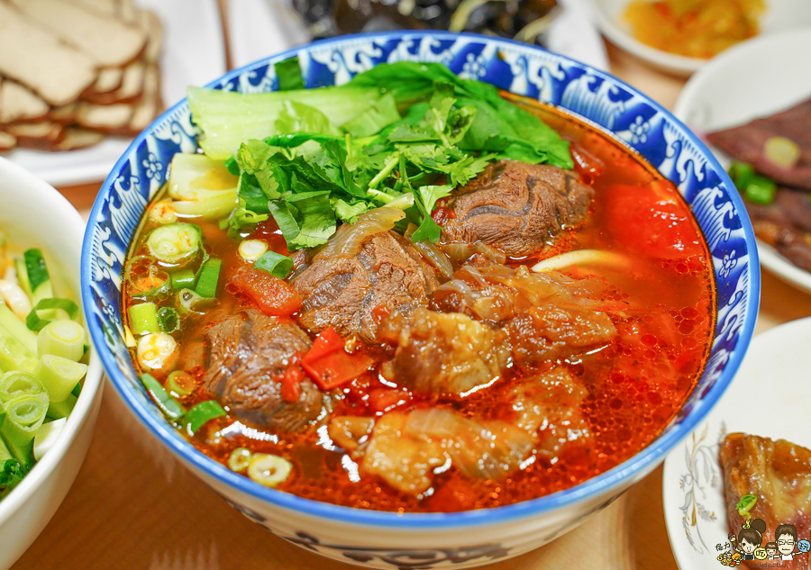 外省麵食 牛肉麵 豬肉麵 蕃茄麵 牛筋 麻辣鴨血 豆腐 高雄必吃美食 排隊