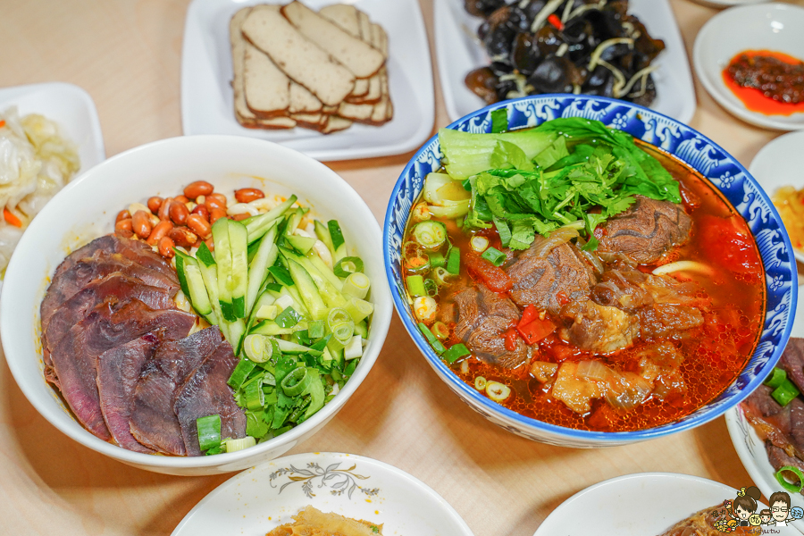 外省麵食 牛肉麵 豬肉麵 蕃茄麵 牛筋 麻辣鴨血 豆腐 高雄必吃美食 排隊