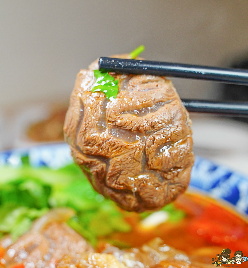 外省麵食 牛肉麵 豬肉麵 蕃茄麵 牛筋 麻辣鴨血 豆腐 高雄必吃美食 排隊