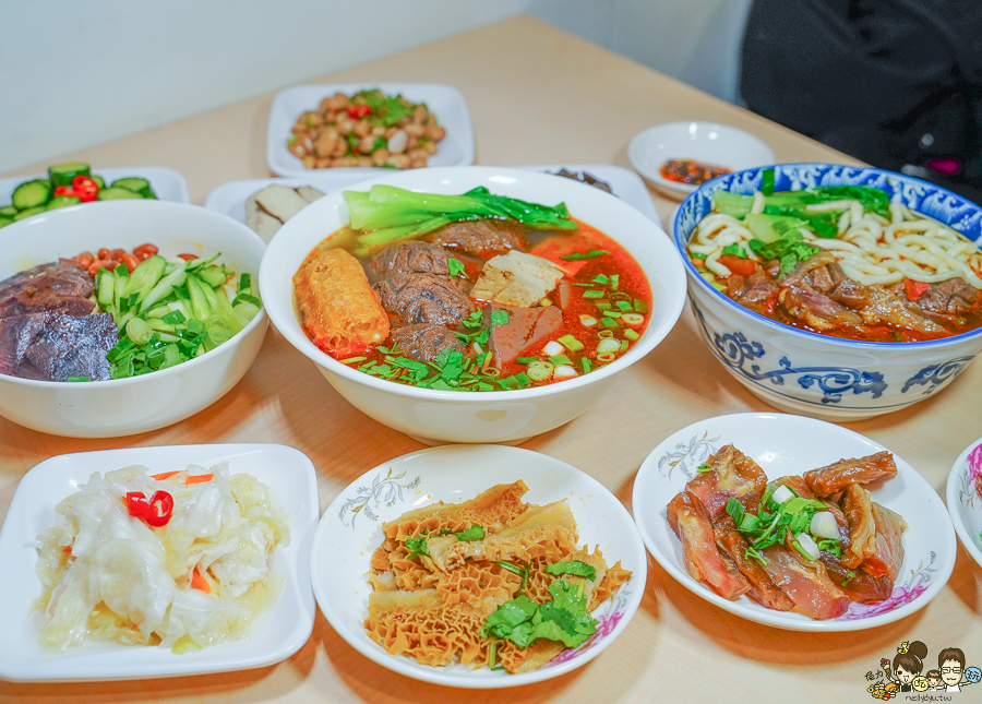 外省麵食 牛肉麵 豬肉麵 蕃茄麵 牛筋 麻辣鴨血 豆腐 高雄必吃美食 排隊