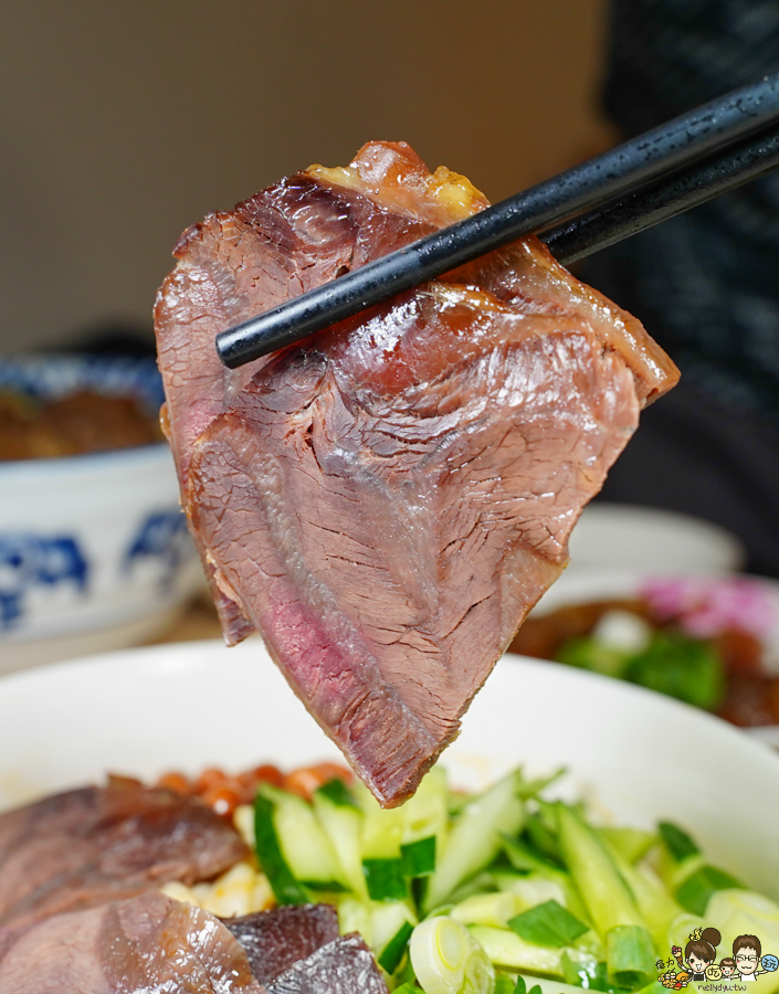 外省麵食 牛肉麵 豬肉麵 蕃茄麵 牛筋 麻辣鴨血 豆腐 高雄必吃美食 排隊