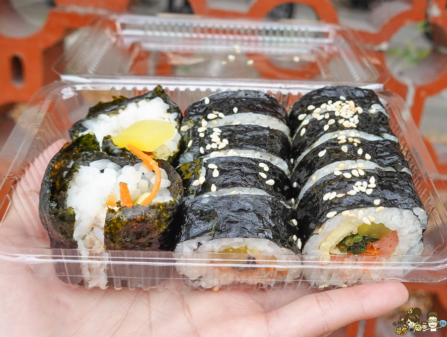 銅板美食 韓式飯捲 海苔飯捲 年糕 韓國人 文藻學區 高雄美食