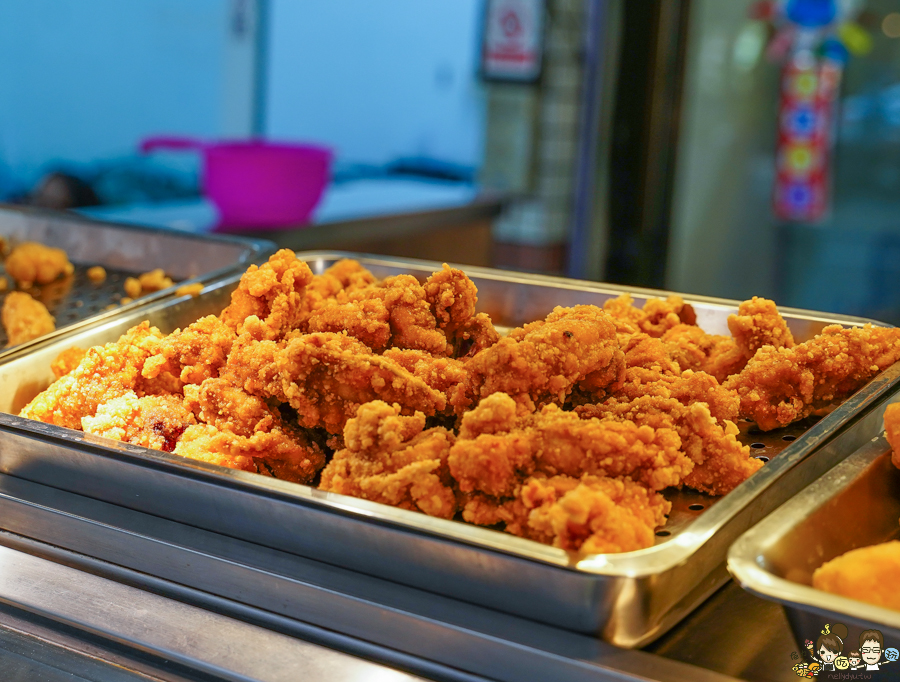 左營 鹹酥雞 香雞排 獨門 特製 老店 炸物 排隊 美食 小吃 光頭老闆