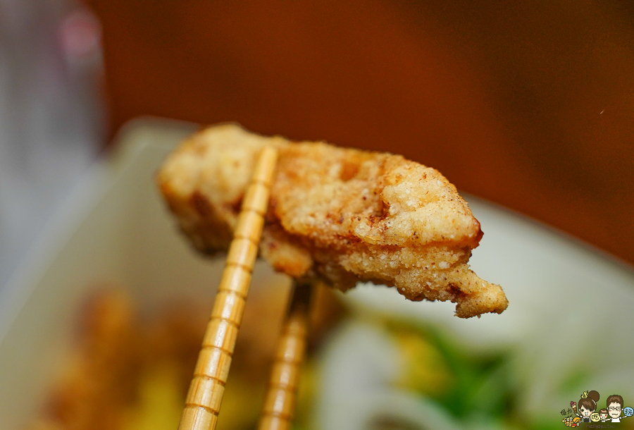 左營 鹹酥雞 香雞排 獨門 特製 老店 炸物 排隊 美食 小吃 光頭老闆