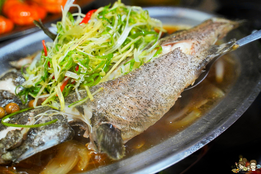 生魚片 泰國蝦 燒烤殿 高雄必吃 巷弄美食 暢飲 小酌 啤酒暢飲 燒烤 青蚵