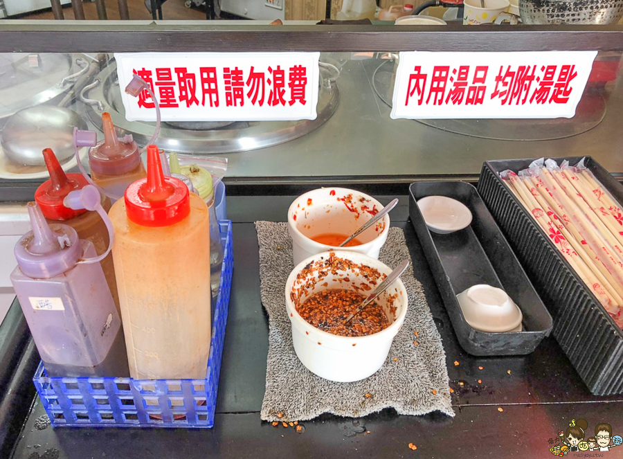 鍋貼 大鍋貼 蒸餃 晚餐 消夜 川老頭鍋貼 六合夜市 高雄鍋貼 好吃 推薦