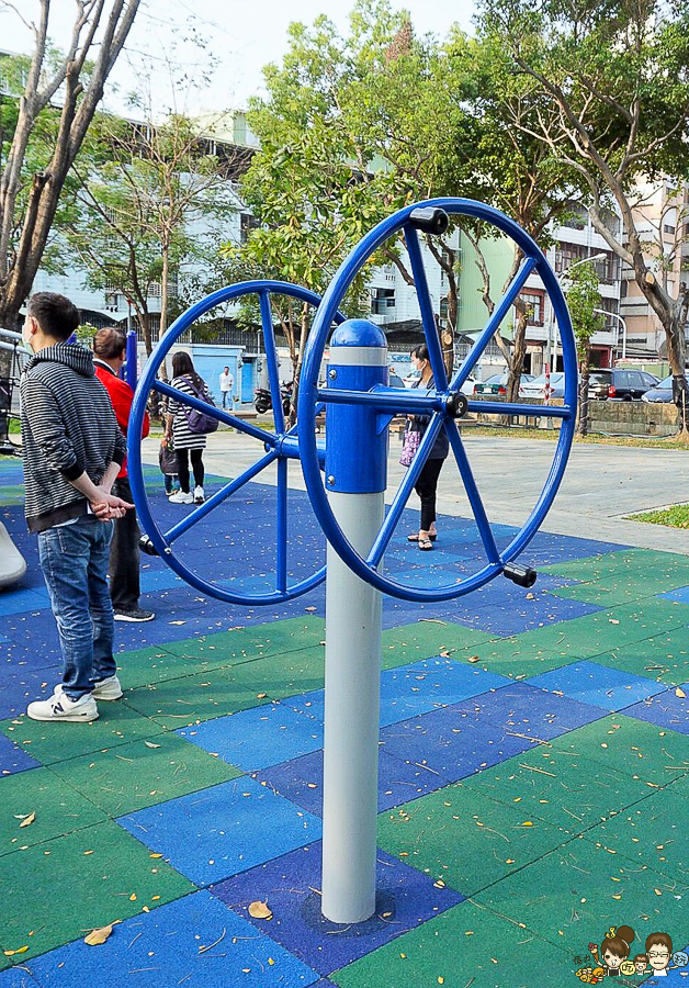 佛公公園 兒童公園 高雄兒童公園 免費 好玩 滑梯 攀岩 