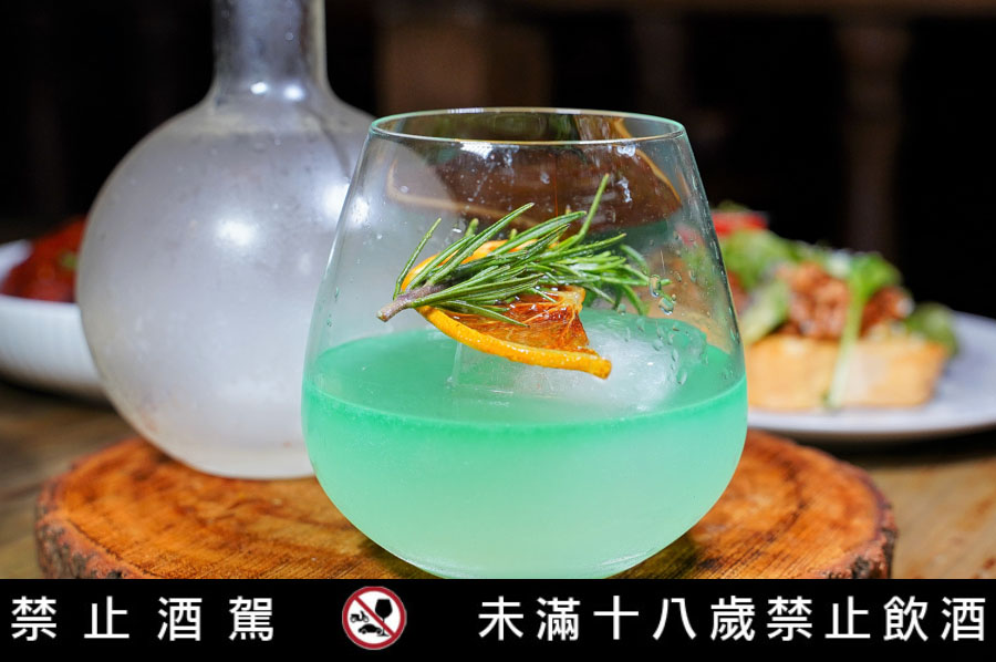 高雄聚餐 海港 小酌 餐酒館 聚會 慶生 穀倉 馬爹力 特調 創意料理 餐點 好吃