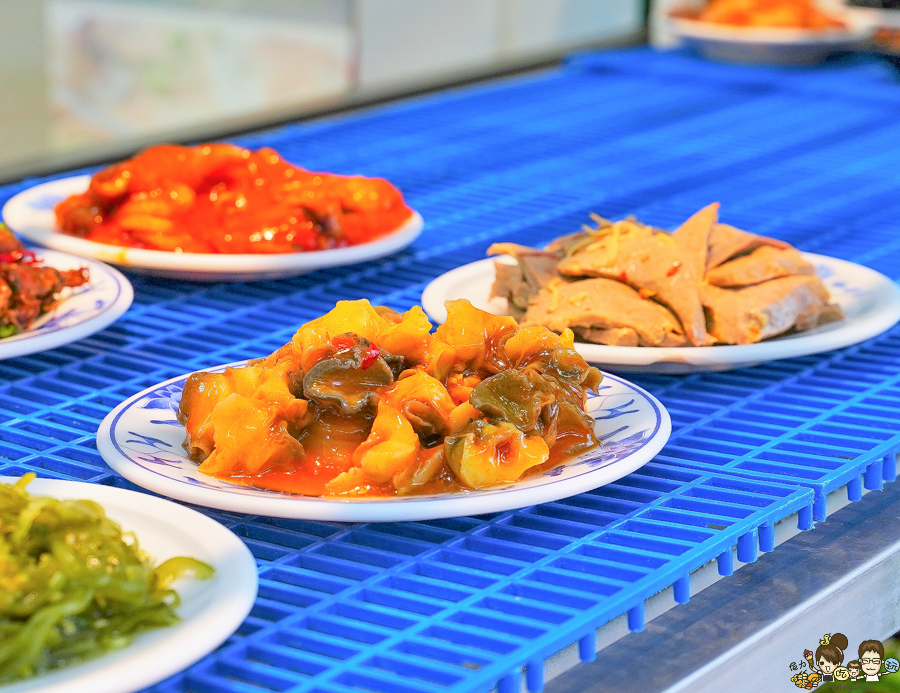 高雄旅遊必吃 羅師父麵食 捲餅 餡餅 湯包 家常熱炒 芋香鍋餅 小籠包 牛肉麵 哈瑪星美食 鼓山美食