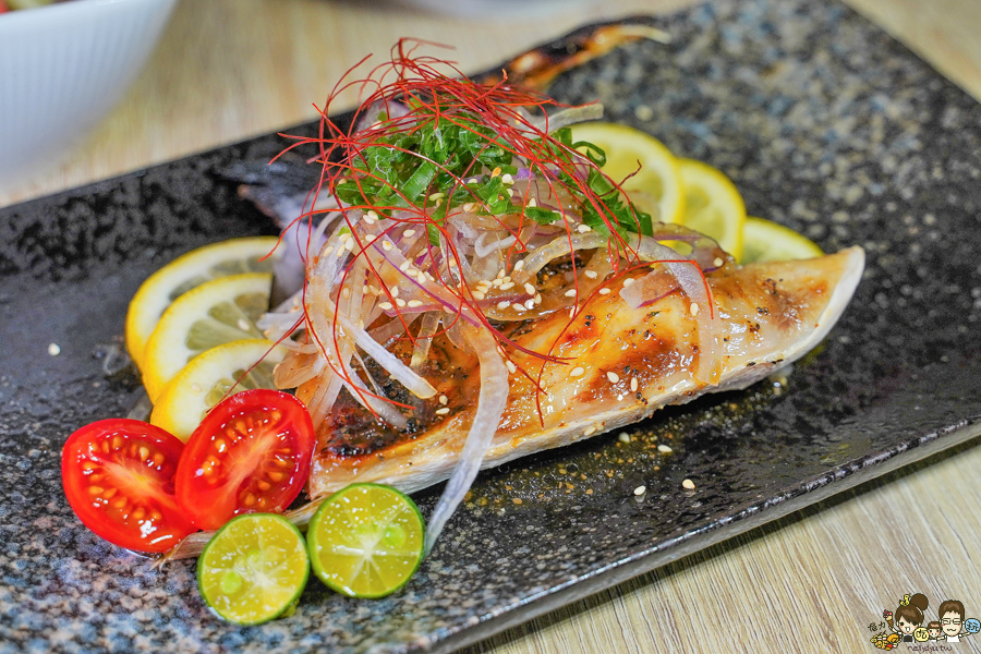 元町日式食堂|定食套餐、丼飯、刺身 高雄美食 必吃 生魚片 烏龍麵 三民區美食