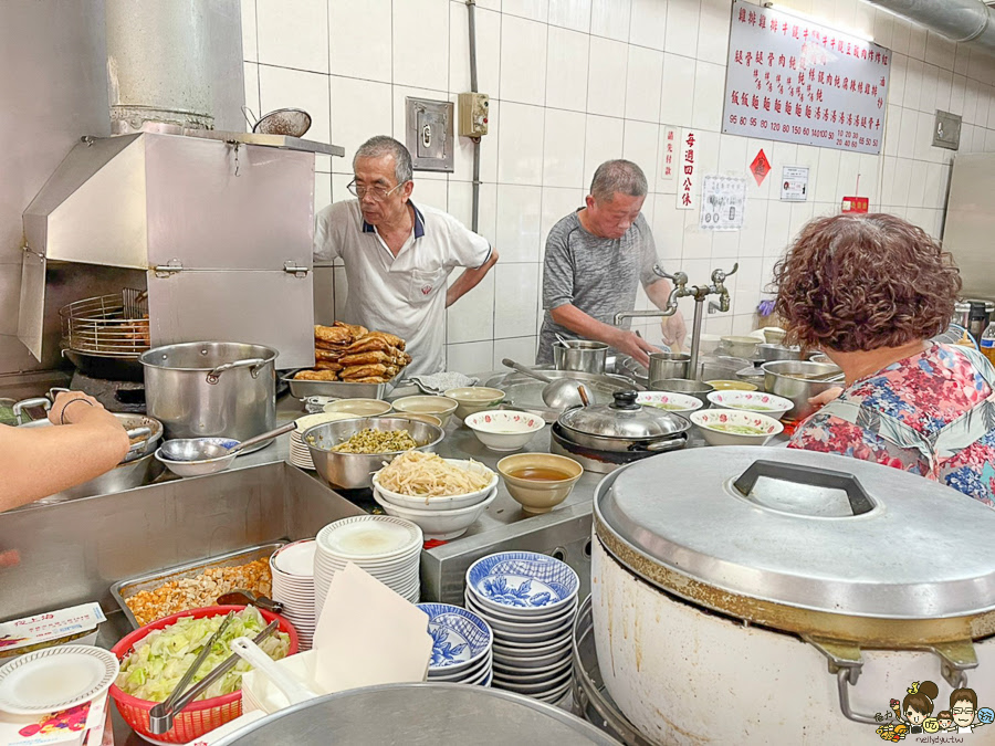 夜上海 排骨飯 雞腿飯 懷舊 便當 苓雅市場 高雄美食 老字號