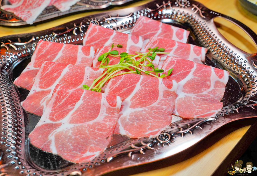 火鍋 花花世界 高雄秘境 美食 鍋物 龍蝦 海鮮 肉食控 巷弄 北高雄美食 聚餐 捷運美食