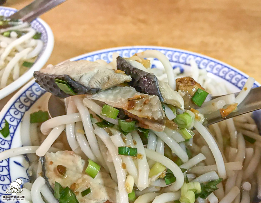 鹽埕美食 小吃 老字號 老店 米粉湯 粗米粉 魚湯 鮮魚