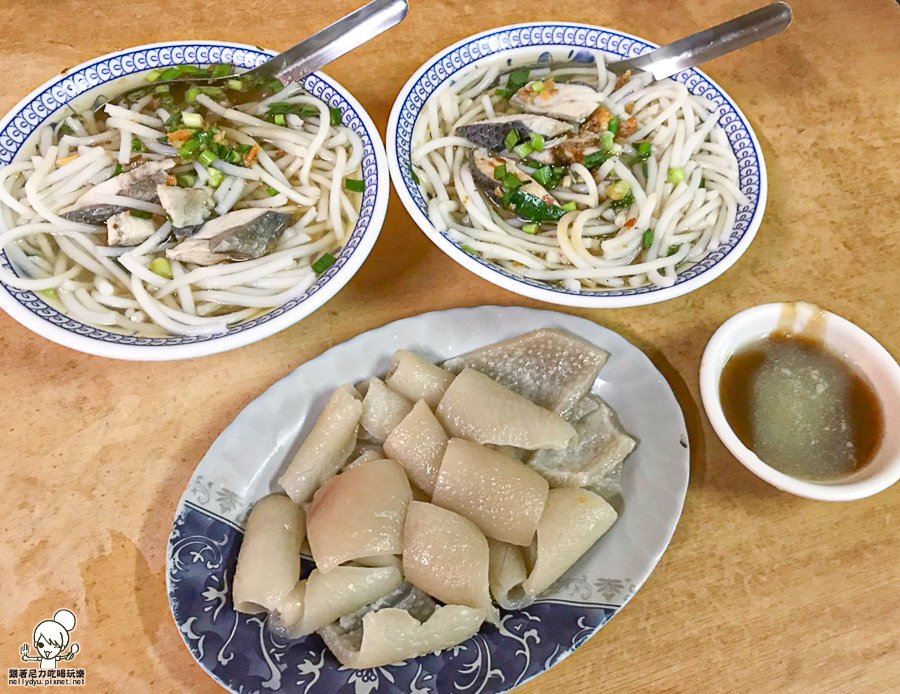 鹽埕美食 小吃 老字號 老店 米粉湯 粗米粉 魚湯 鮮魚