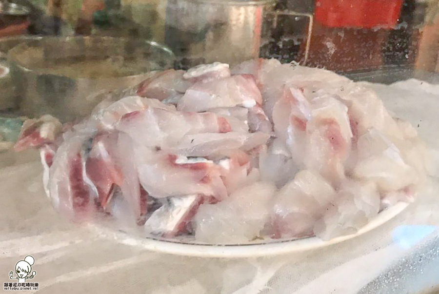 鹽埕美食 小吃 老字號 老店 米粉湯 粗米粉 魚湯 鮮魚