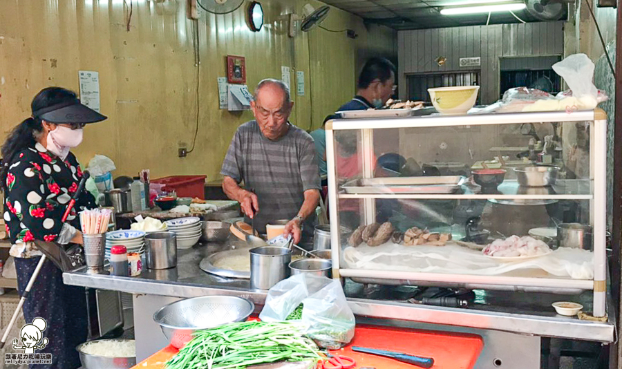 鹽埕美食 小吃 老字號 老店 米粉湯 粗米粉 魚湯 鮮魚