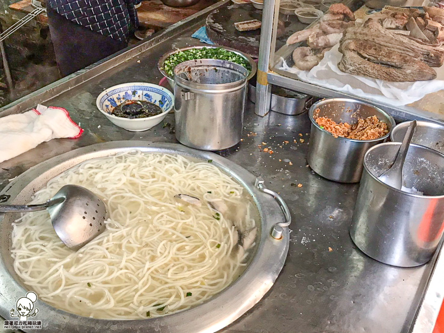 鹽埕美食 小吃 老字號 老店 米粉湯 粗米粉 魚湯 鮮魚